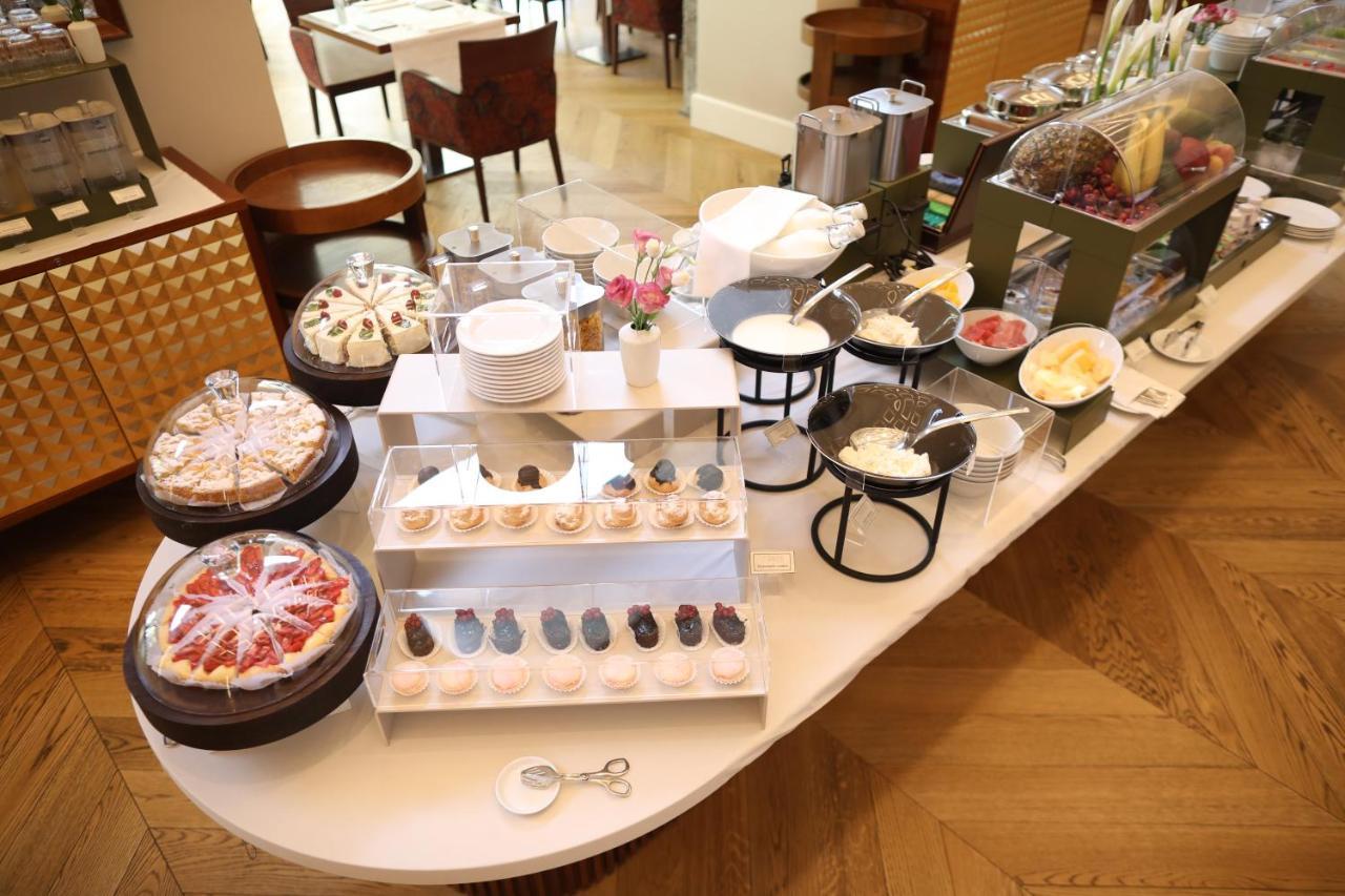 فندق غراند يريفان - سموول لكجري هوتيلز أوف ذا وورلد المظهر الخارجي الصورة A dessert buffet