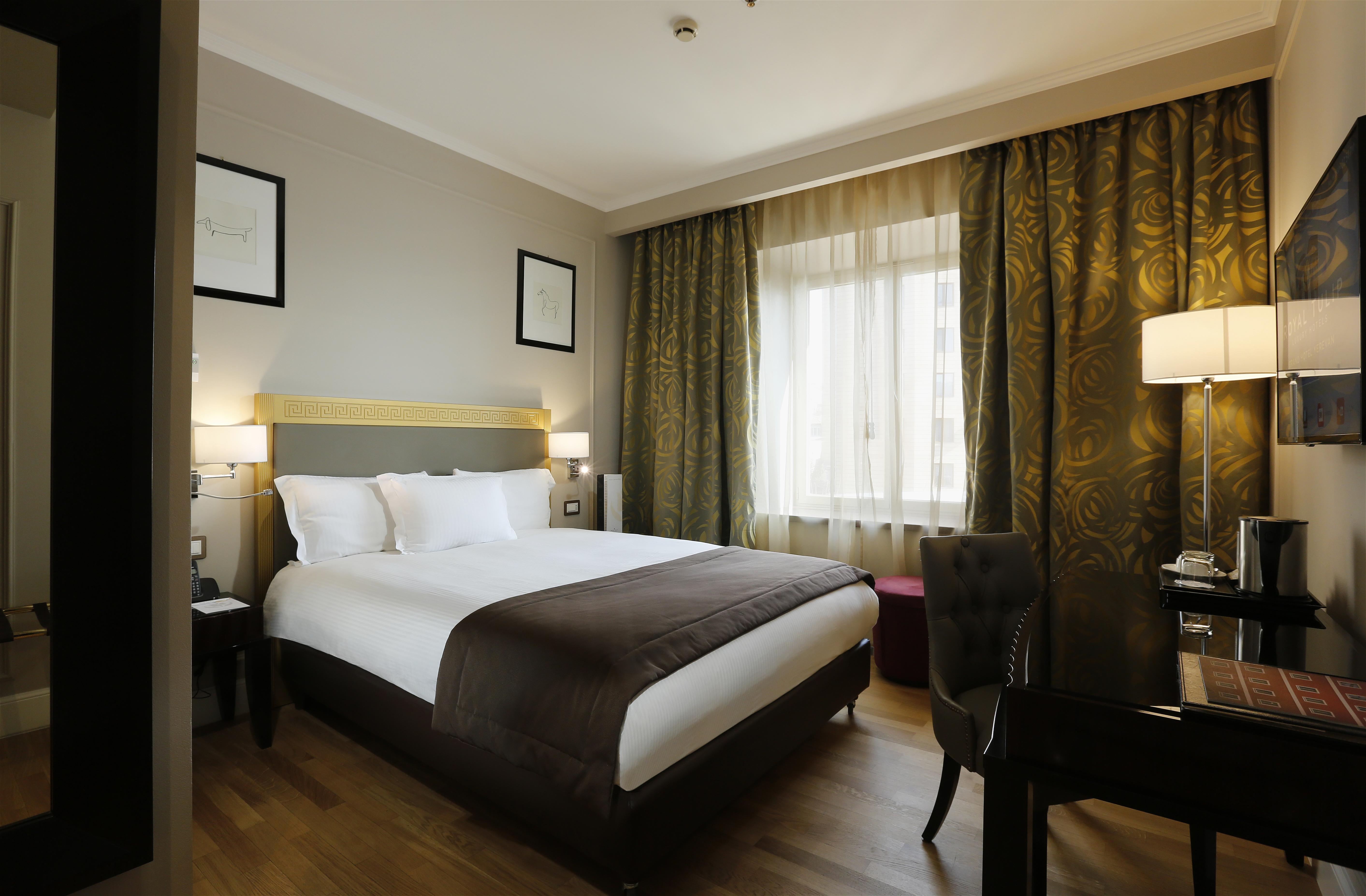 فندق غراند يريفان - سموول لكجري هوتيلز أوف ذا وورلد المظهر الخارجي الصورة A room at the hotel