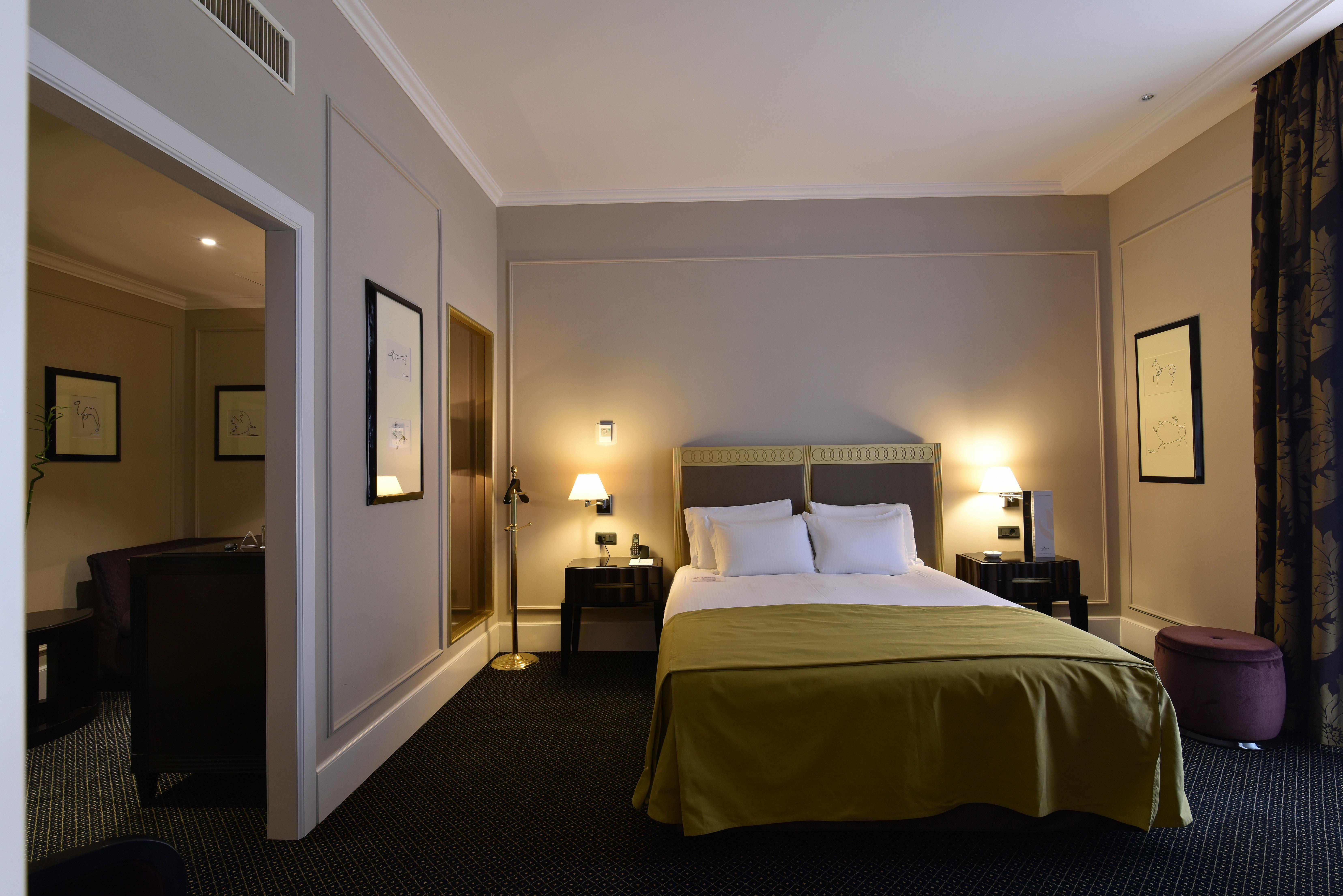 فندق غراند يريفان - سموول لكجري هوتيلز أوف ذا وورلد المظهر الخارجي الصورة A room at the hotel