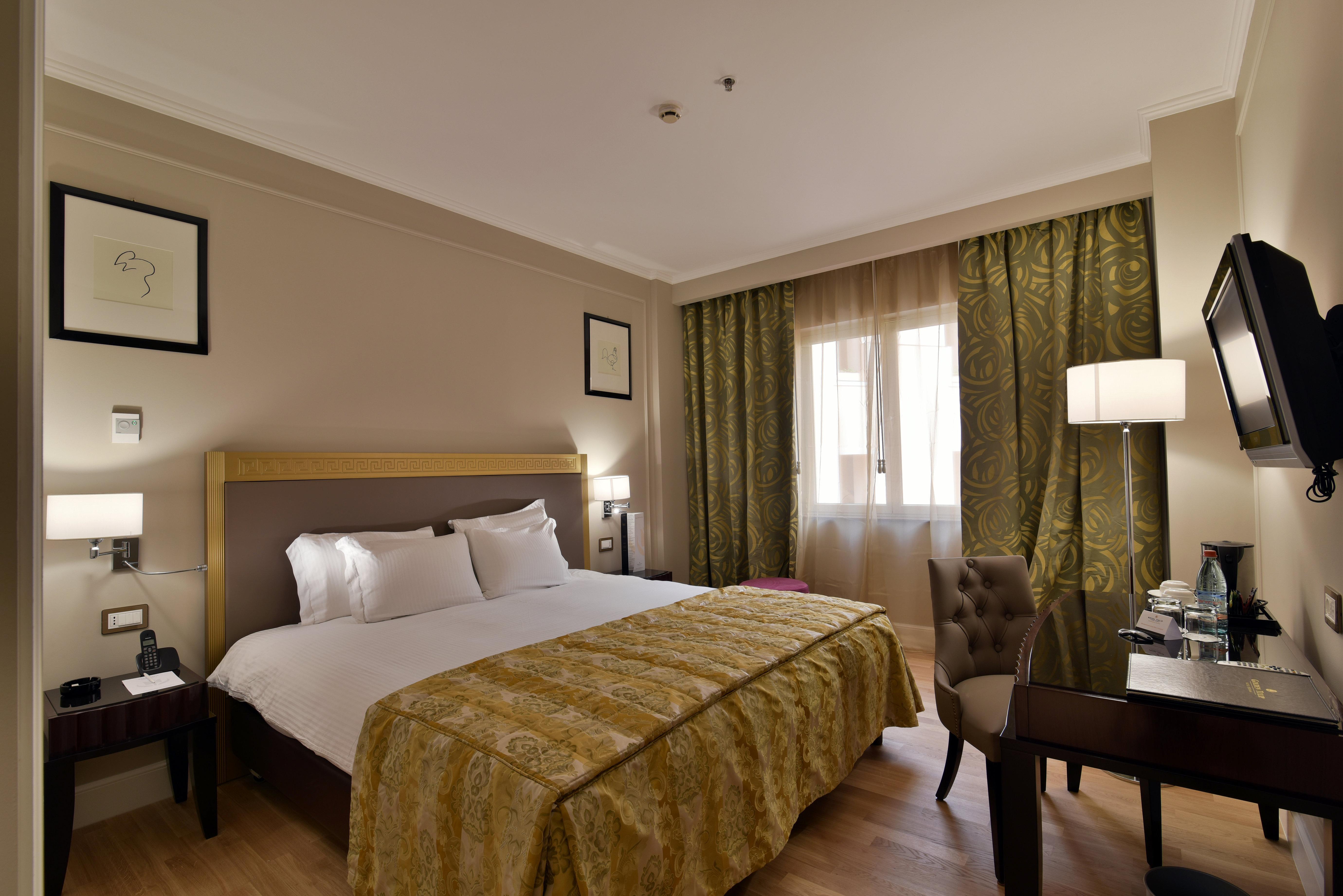 فندق غراند يريفان - سموول لكجري هوتيلز أوف ذا وورلد المظهر الخارجي الصورة A room at the hotel