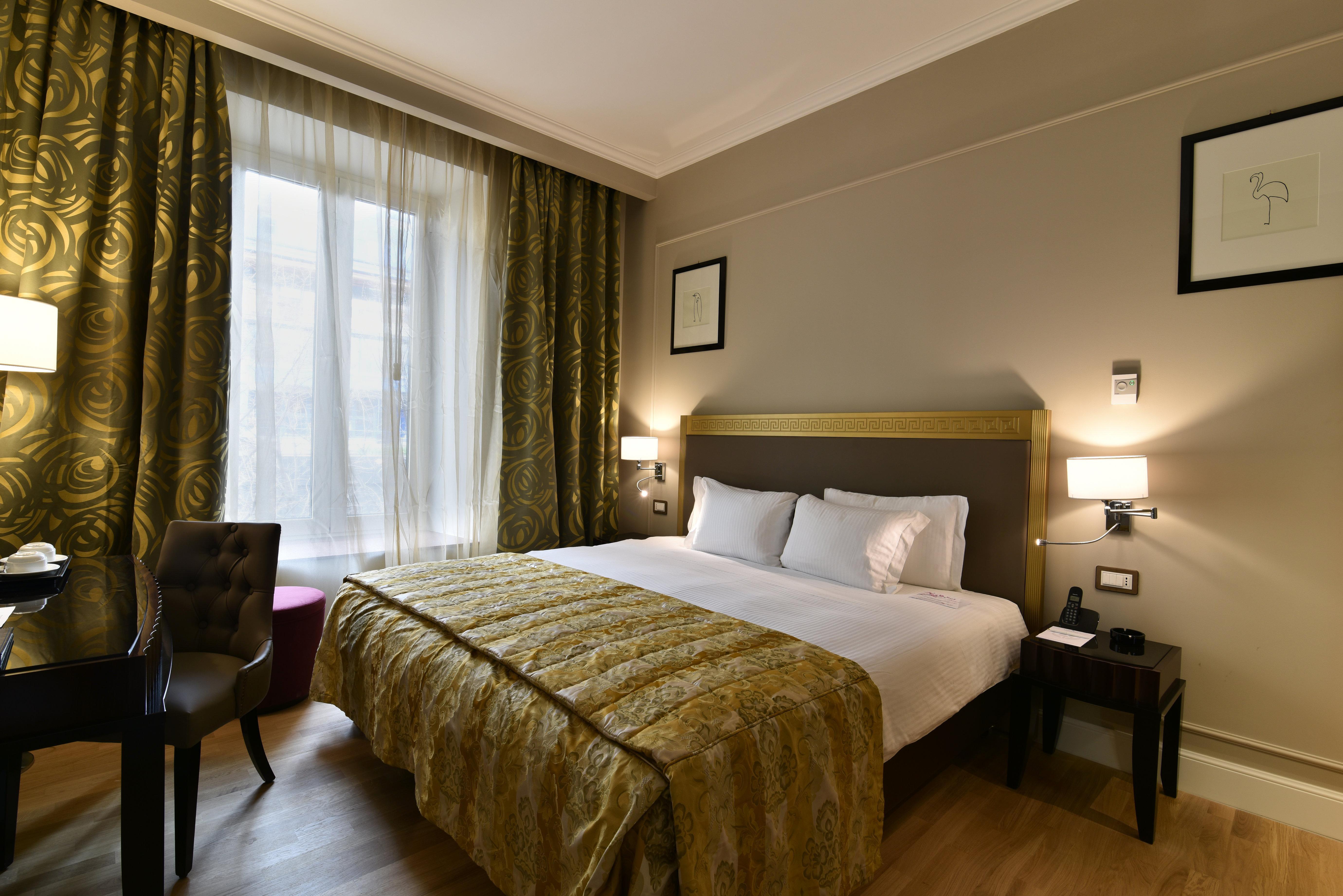 فندق غراند يريفان - سموول لكجري هوتيلز أوف ذا وورلد المظهر الخارجي الصورة A room at the hotel