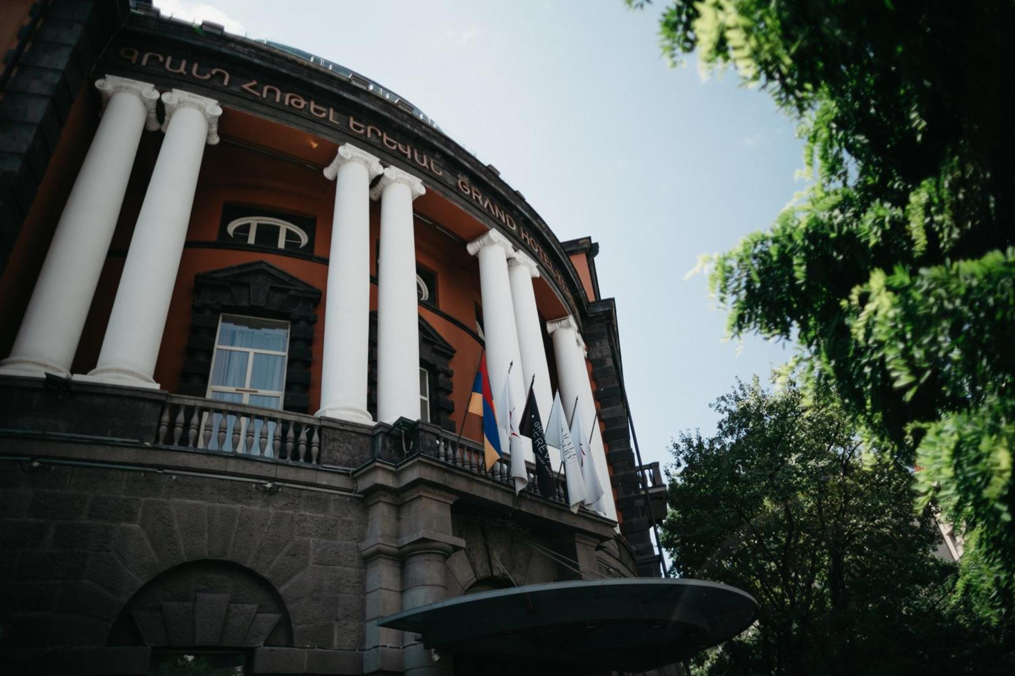 فندق غراند يريفان - سموول لكجري هوتيلز أوف ذا وورلد المظهر الخارجي الصورة The National Museum of Armenia